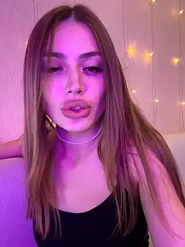 Snapshot of Elizabeth_Tay chatting on 11-23-25, 04:40 Elizabeth Tay online show from 11-23-25, 04:40