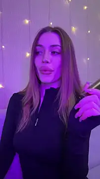 Snapshot of Elizabeth_Tay chatting on 12-14-25, 06:56 Elizabeth Tay online show from 12-14-25, 06:56