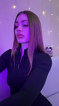 Snapshot of Elizabeth_Tay chatting on 12-15-25, 06:23 Elizabeth Tay online show from 12-15-25, 06:23