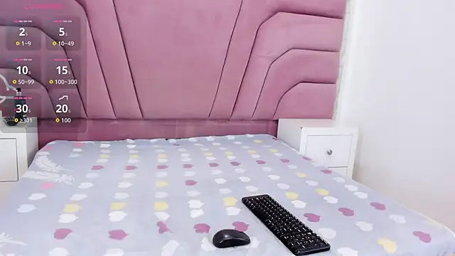 Snapshot of miajhonsonx chatting on 10-15-25, 12:49 miajhonsonx online show from 10-15-25, 12:49