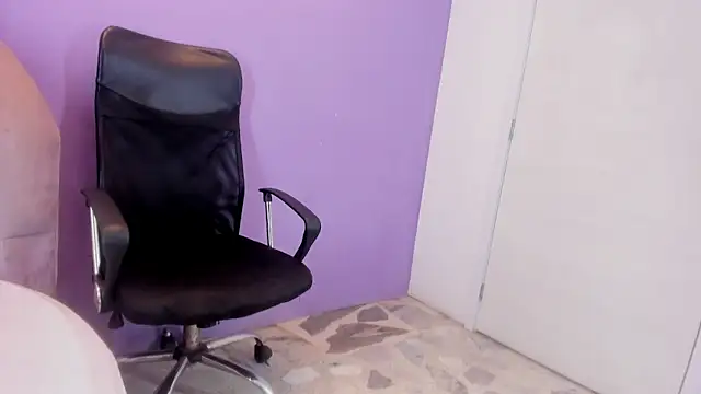 Snapshot of miajhonsonx chatting on 11-15-25, 03:30 miajhonsonx online show from 11-15-25, 03:30