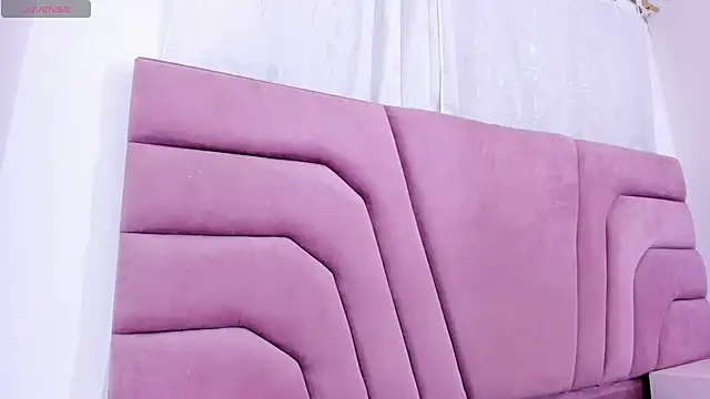 Snapshot of miajhonsonx chatting on 02-18-26, 01:51 miajhonsonx online show from 02-18-26, 01:51