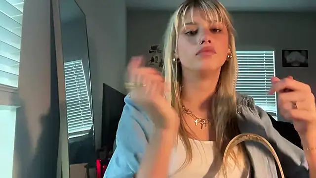 Snapshot of AnnGrayson chatting on 09-24-25, 08:12 AnnGrayson online show from 09-24-25, 08:12