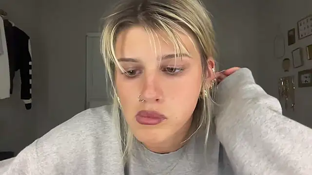 Snapshot of AnnGrayson chatting on 10-01-25, 12:38 AnnGrayson online show from 10-01-25, 12:38