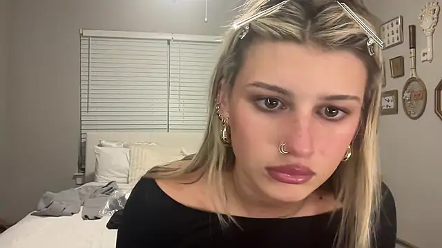 Snapshot of AnnGrayson chatting on 10-02-25, 11:34 AnnGrayson online show from 10-02-25, 11:34