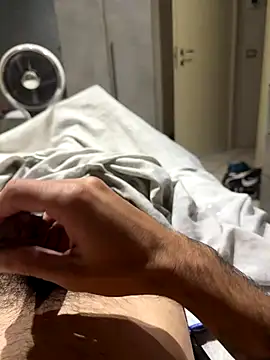 Snapshot of alexbergo87 chatting on 09-17-25, 07:37 alexbergo87 online show from 09-17-25, 07:37