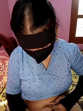 Snapshot of KannadaTamilTeluguBeauty chatting on 11-07-25, 10:59 KannadaTamilTeluguBeauty online show from 11-07-25, 10:59