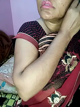 Snapshot of KannadaTamilTeluguBeauty chatting on 11-12-25, 11:21 KannadaTamilTeluguBeauty online show from 11-12-25, 11:21