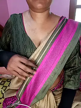 Snapshot of KannadaTamilTeluguBeauty chatting on 11-15-25, 06:44 KannadaTamilTeluguBeauty online show from 11-15-25, 06:44