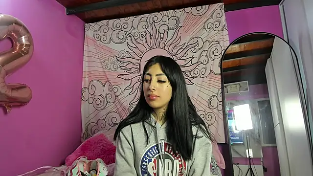 Snapshot of Missmoonstar chatting on 09-17-25, 08:10 Missmoonstar online show from 09-17-25, 08:10