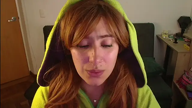 Miacatsito3 online show from 10-24-25, 04:31