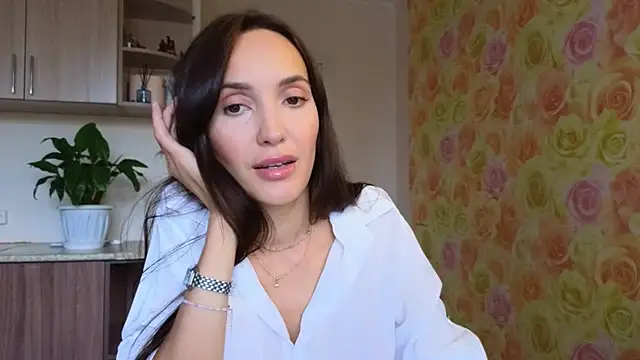 Snapshot of Lillian-Clark chatting on 10-11-25, 10:58 Lillian-Clark online show from 10-11-25, 10:58