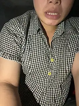 Snapshot of Van_xx chatting on 10-04-25, 02:15 Van xx online show from 10-04-25, 02:15