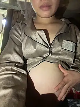 Snapshot of Van_xx chatting on 10-13-25, 03:28 Van xx online show from 10-13-25, 03:28