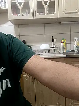 Snapshot of narrowboy chatting on 11-08-25, 04:07 narrowboy online show from 11-08-25, 04:07