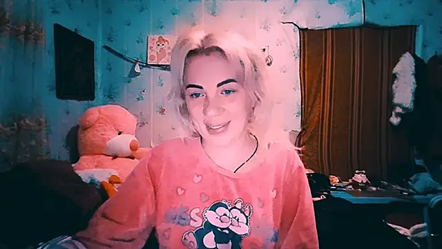 EmmaCat  online show from 10-19-25, 02:18