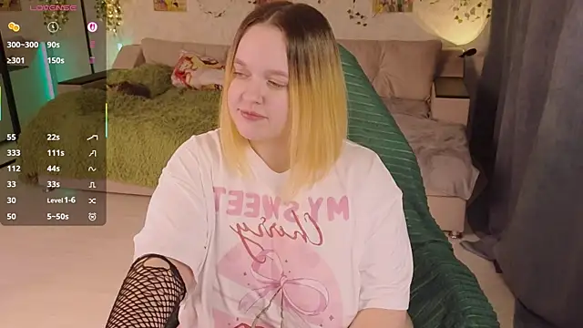 Aki nohana online show from 10-24-25, 01:07