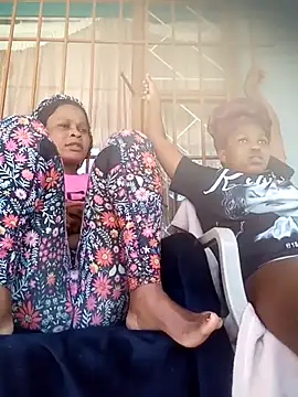 BlondieBitch online show from 10-28-25, 01:47