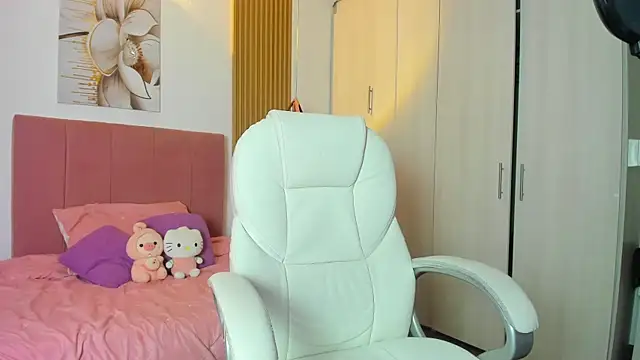 KoraRousee online show from 09-15-25, 01:00