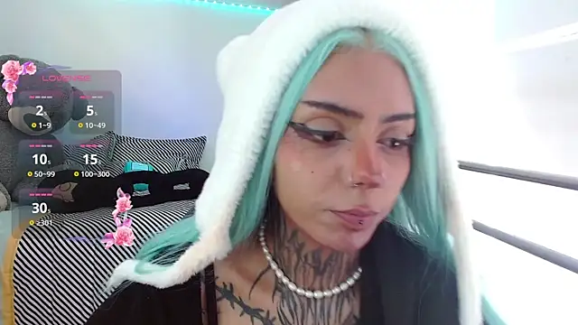 KoraRousee online show from 11-18-25, 02:43