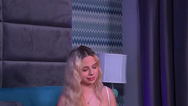 YssabelFox online show from 11-30-25, 05:50