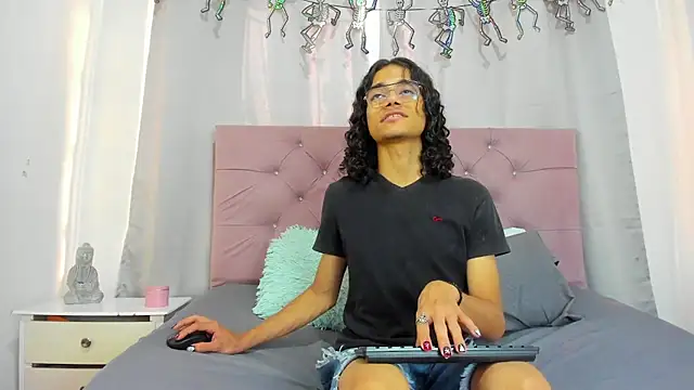 EthanBlackwoodd online show from 12-04-25, 08:50