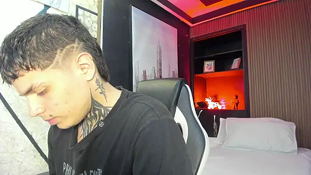 Declan-Fox online show from 09-28-25, 03:56