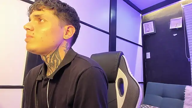 Declan-Fox online show from 10-31-25, 02:12