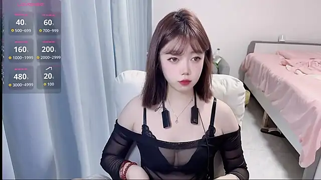 Snapshot of Lucky_Cici chatting on 10-06-25, 01:14 Lucky Cici online show from 10-06-25, 01:14