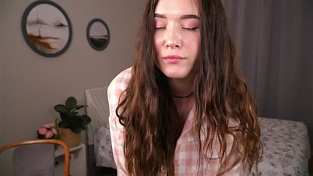 Snapshot of AlinaOrf chatting on 09-17-25, 04:08 AlinaOrf online show from 09-17-25, 04:08