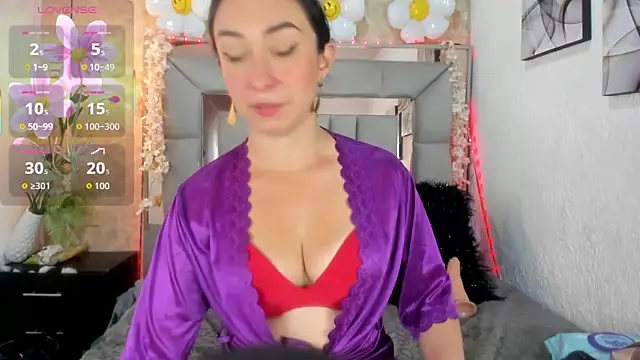 SALOMEE LEE online show from 10-17-25, 05:37