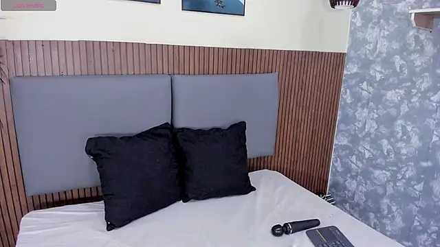 EmillyHarper  online show from 11-21-25, 04:00