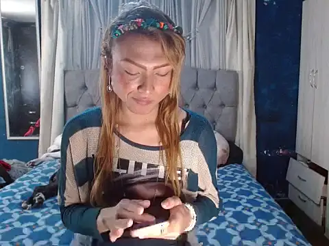 Snapshot of skarleth_hot21 chatting on 10-22-25, 06:40 skarleth hot21 online show from 10-22-25, 06:40