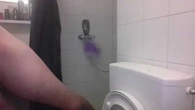 Snapshot of steef070 chatting on 10-11-25, 03:28 steef070 online show from 10-11-25, 03:28