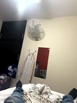 Snapshot of dannybs05 chatting on 10-17-25, 05:43 dannybs05 online show from 10-17-25, 05:43