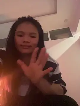 Snapshot of Han20252 chatting on 10-31-25, 03:46 Han20252 online show from 10-31-25, 03:46