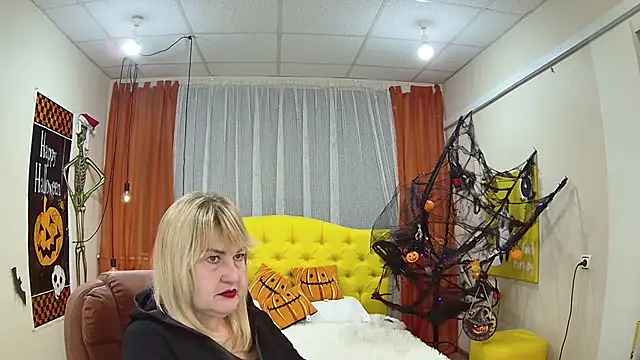 EmmaEllison online show from 10-17-25, 06:16