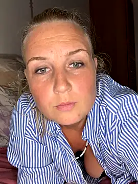 Snapshot of The_Real_Blondie chatting on 09-14-25, 12:37 The Real Blondie online show from 09-14-25, 12:37