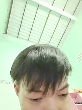 Snapshot of tailua05 chatting on 07-14-26, 01:17 tailua05 online show from 07-14-26, 01:17
