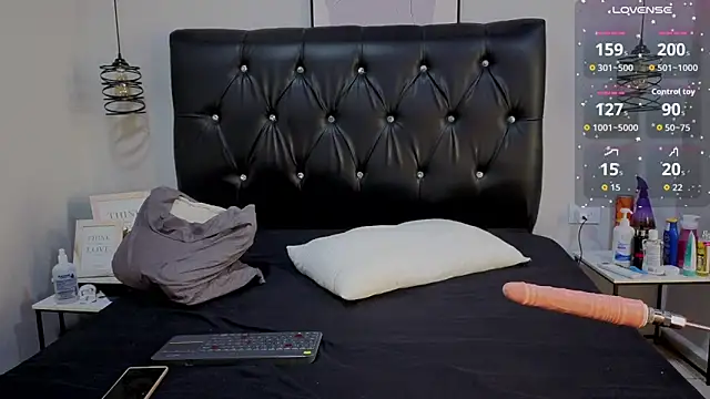 Antonella RiosFG online show from 10-27-25, 06:23