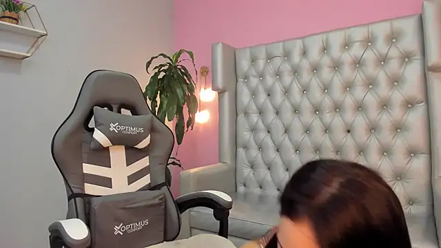 Snapshot of sofi__18_ chatting on 10-17-25, 06:21 sofi 18 online show from 10-17-25, 06:21