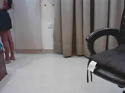 Snapshot of short_girl_ chatting on 10-16-25, 04:30 short girl  online show from 10-16-25, 04:30