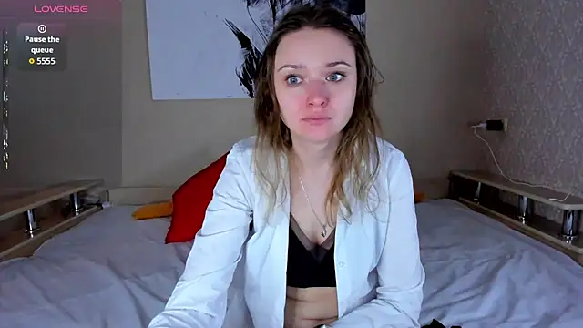 Snapshot of Linda_Bryant-Eva chatting on 11-30-25, 10:08 Linda Bryant-Eva online show from 11-30-25, 10:08