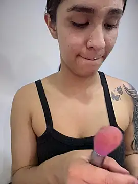 Isabella-Teen online show from 10-31-25, 02:01