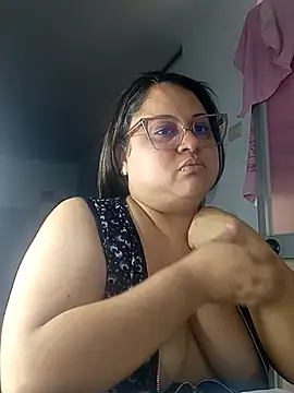 Snapshot of Chiki_hot92 chatting on 10-14-25, 06:20 Chiki hot92 online show from 10-14-25, 06:20