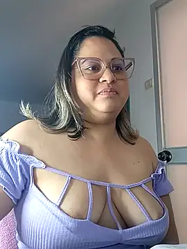Snapshot of Chiki_hot92 chatting on 10-16-25, 08:21 Chiki hot92 online show from 10-16-25, 08:21