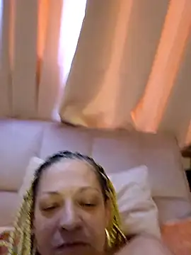 Snapshot of CherryLips80 chatting on 01-15-26, 06:00 CherryLips80 online show from 01-15-26, 06:00