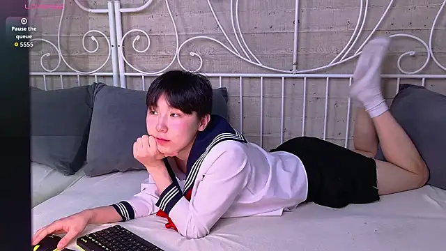 HeejinWang online show from 12-16-25, 04:28