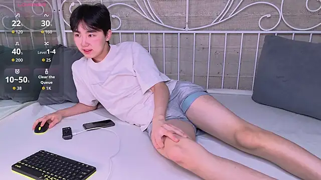 HeejinWang online show from 12-18-25, 04:18