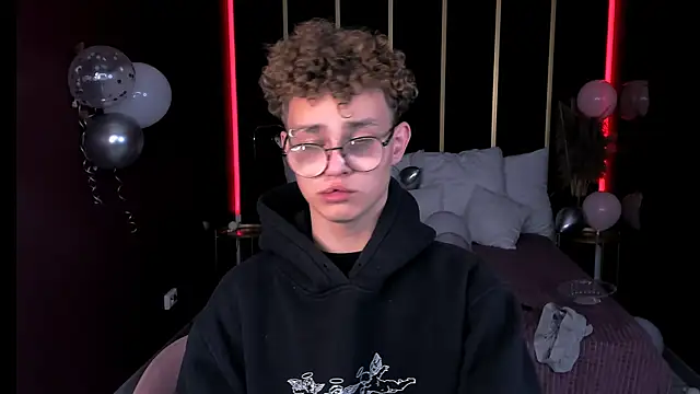 Snapshot of NathanCurl chatting on 10-21-25, 07:36 NathanCurl online show from 10-21-25, 07:36